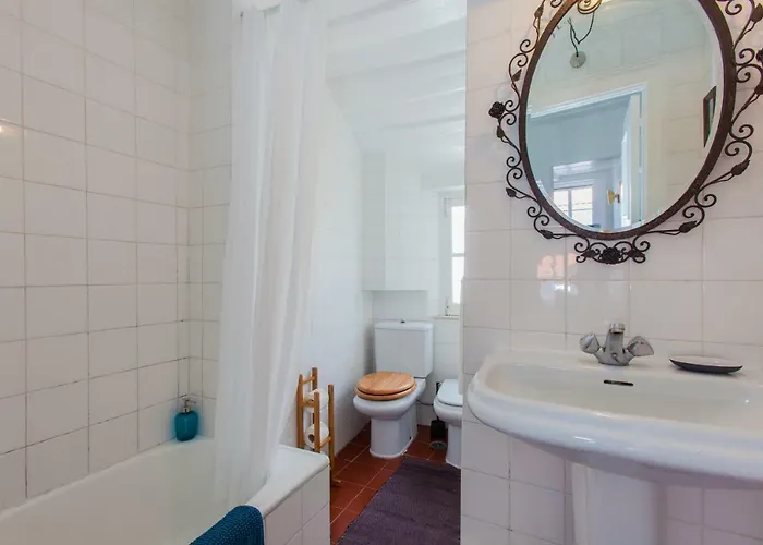 Alfama Sunny & Typical Apartment, By Timecooler شقة *