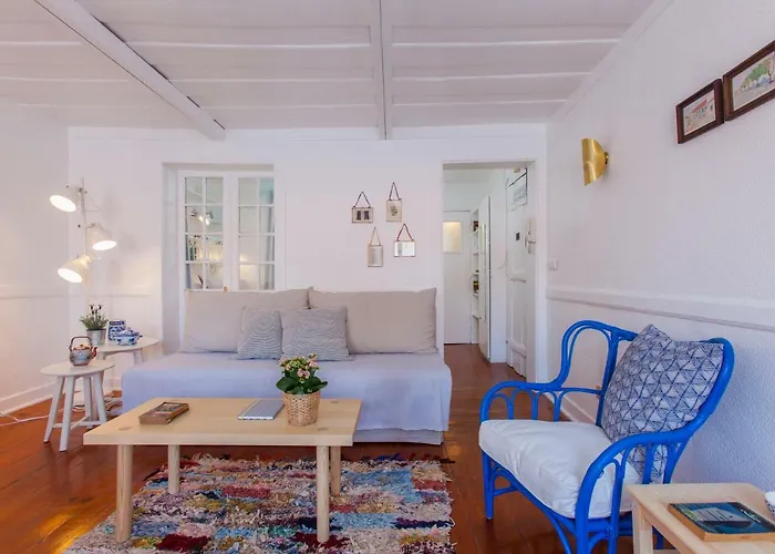 Alfama Sunny & Typical Apartment, By Timecooler شقة *